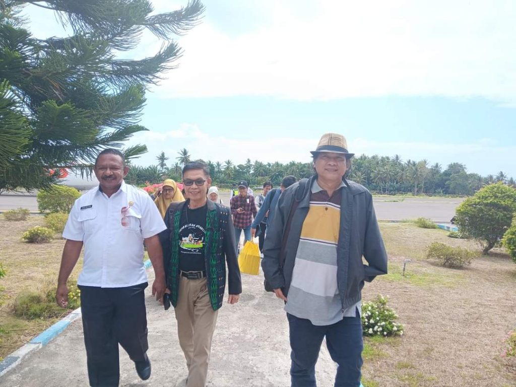 DBI tiba di Bandara Flores Timur, Larantuka