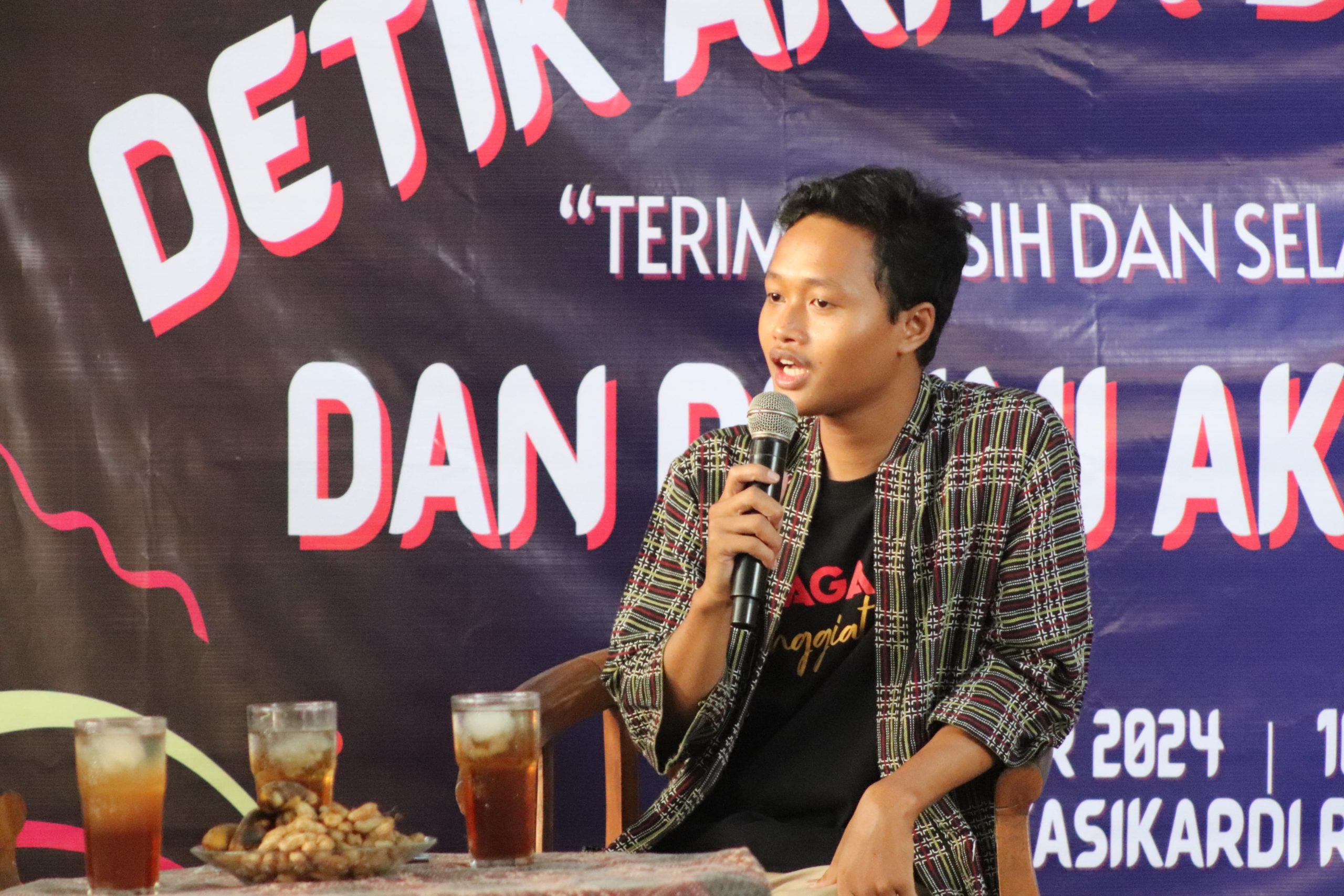 Naufal pemateri di Rumah Dunia